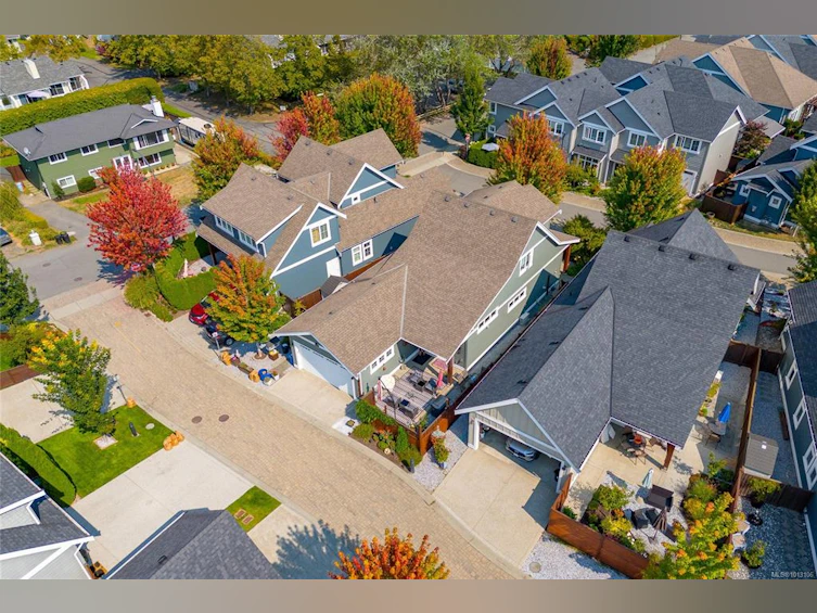 2019 Seawind Way, Sidney, BC, V8L 0C4 - 3