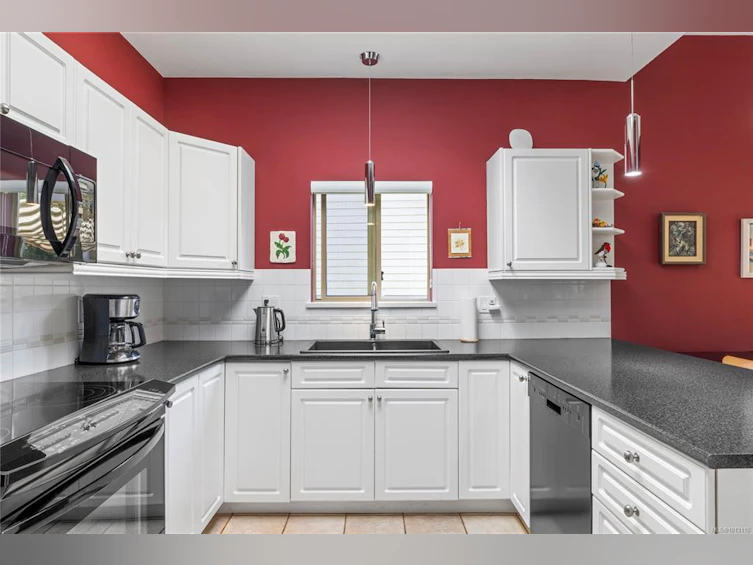 889 Lakes Boulevard, French Creek, BC, V9P 2P8 - 6
