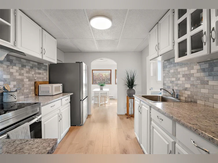 729 Latoria Road, Langford, BC, V9C 4J1 - 5