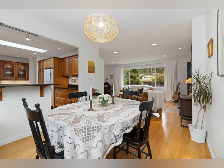 1492 Edgemont Road, Saanich, BC, V8N 4P8 - 13