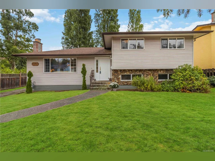 1492 Edgemont Road, Saanich, BC, V8N 4P8