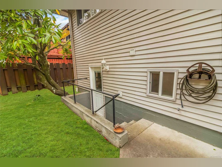 1492 Edgemont Road, Saanich, BC, V8N 4P8 - 34