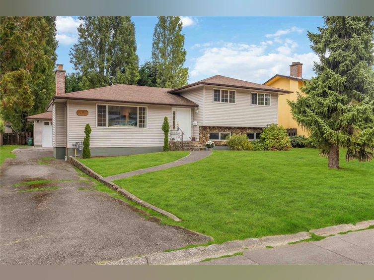 1492 Edgemont Road, Saanich, BC, V8N 4P8 - 3