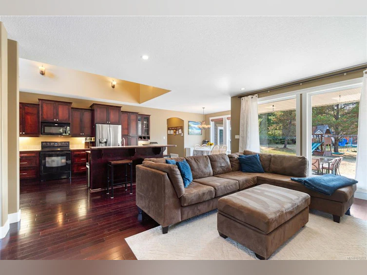 1209 Courtney Road, Coombs, BC, V0R 1V0 - 8