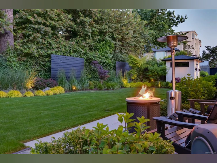 717 Robleda Crescent, Victoria, BC, V8S 3K6 - 34