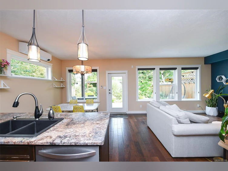 A-4684 Macintyre Avenue, Courtenay, BC, V9N 6R2 - 4