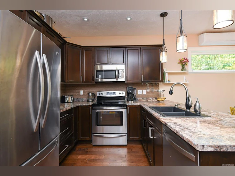 A-4684 Macintyre Avenue, Courtenay, BC, V9N 6R2 - 13