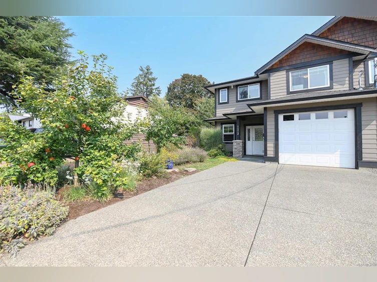 A-4684 Macintyre Avenue, Courtenay, BC, V9N 6R2 - 51