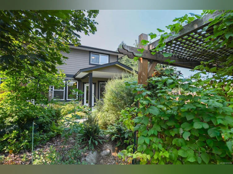 A-4684 Macintyre Avenue, Courtenay, BC, V9N 6R2 - 42