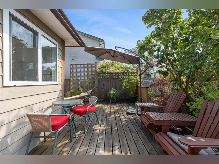1009 Urquhart Avenue, Courtenay, BC, V9N 3K6 - 20