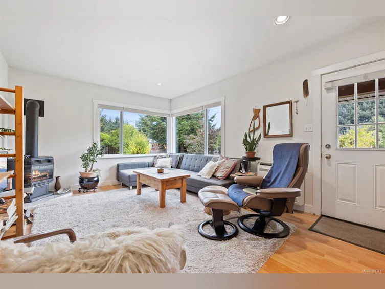 1009 Urquhart Avenue, Courtenay, BC, V9N 3K6 - 5