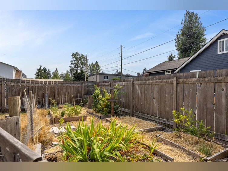 1009 Urquhart Avenue, Courtenay, BC, V9N 3K6 - 24