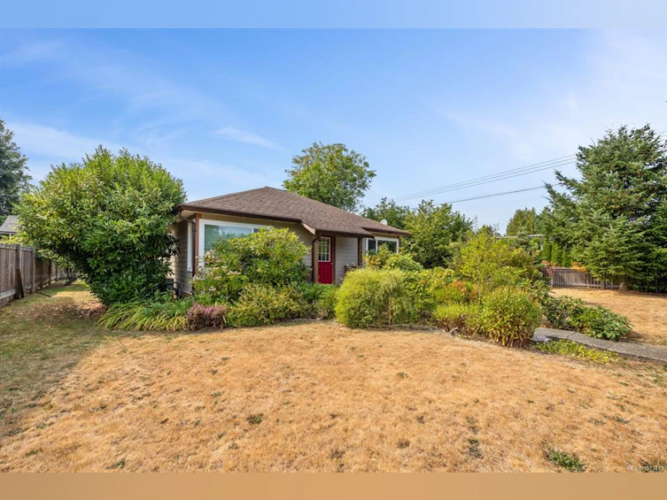 1009 Urquhart Avenue, Courtenay, BC, V9N 3K6 - 2