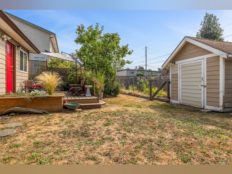 1009 Urquhart Avenue, Courtenay, BC, V9N 3K6 - 25