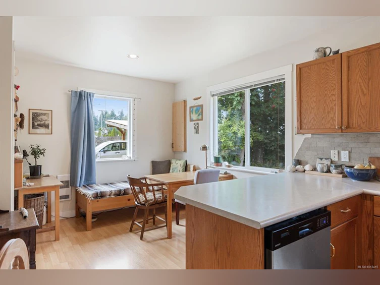 1009 Urquhart Avenue, Courtenay, BC, V9N 3K6 - 17