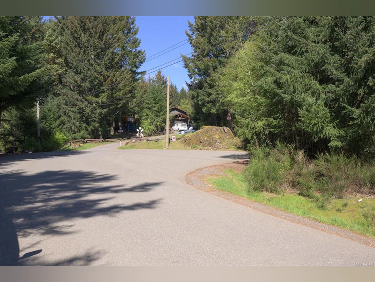 724 Emma Dixon Road, Highlands, BC, V9B 6J3 - 2