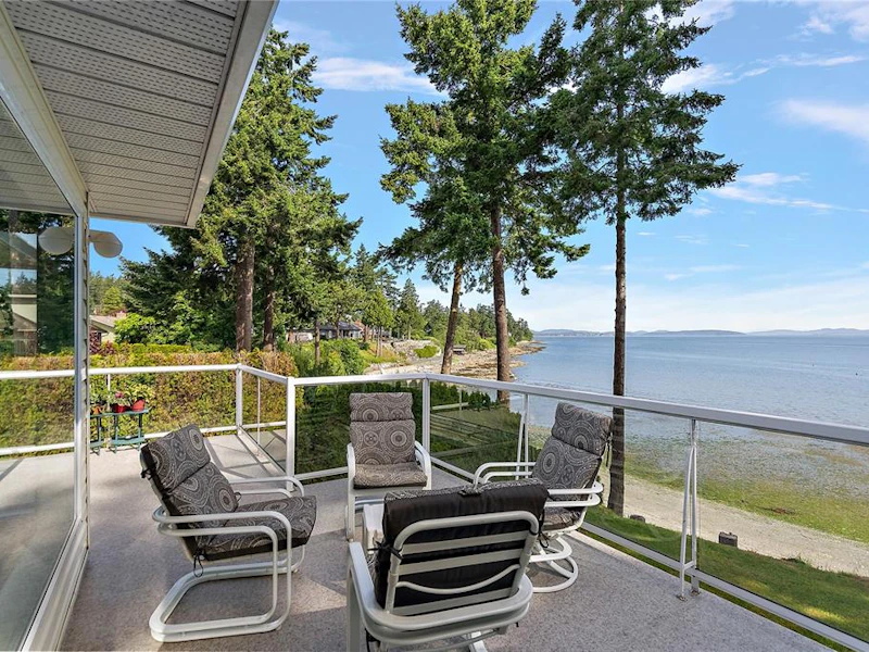 8001 Arthur Drive, Central Saanich BC V8M 1V4