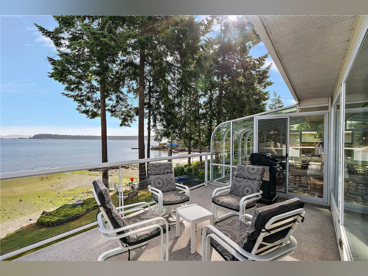 8001 Arthur Drive, Central Saanich, BC, V8M 1V4 - 11