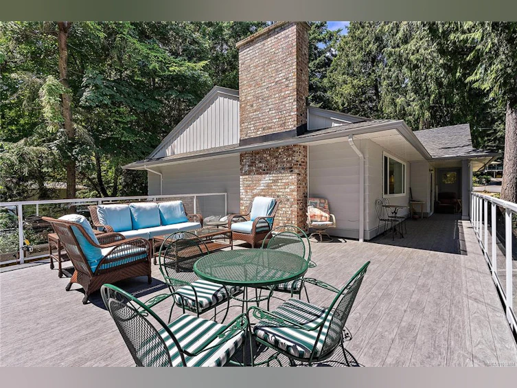 2040 Salem Terrace, North Saanich, BC, V8L 5J4 - 5