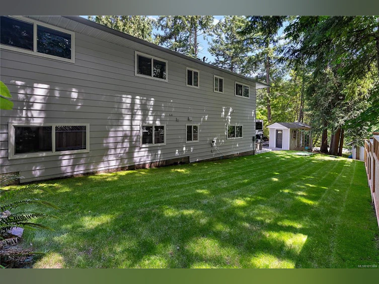 2040 Salem Terrace, North Saanich, BC, V8L 5J4 - 21