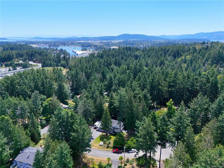 2040 Salem Terrace, North Saanich, BC, V8L 5J4 - 39