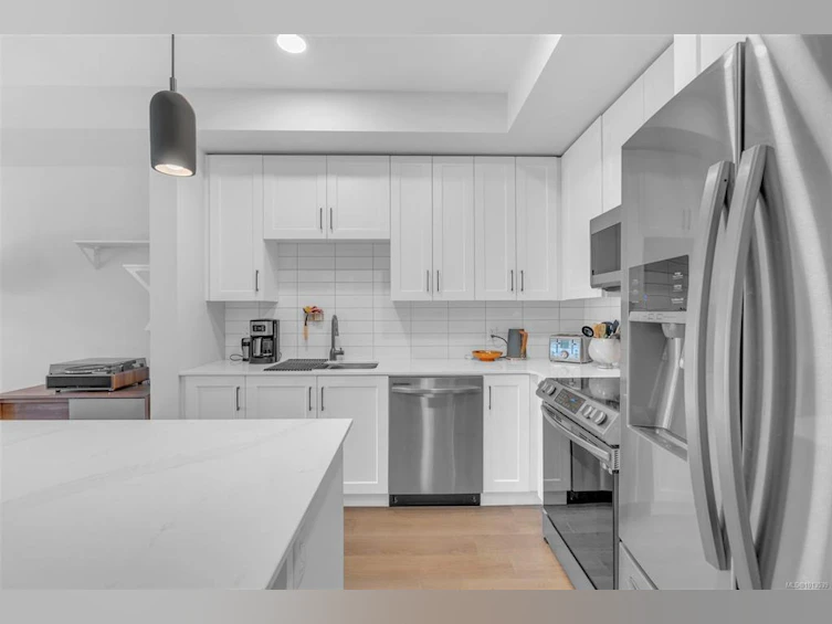 203-2465 Gateway Road, Langford, BC, V9B 6R1 - 3