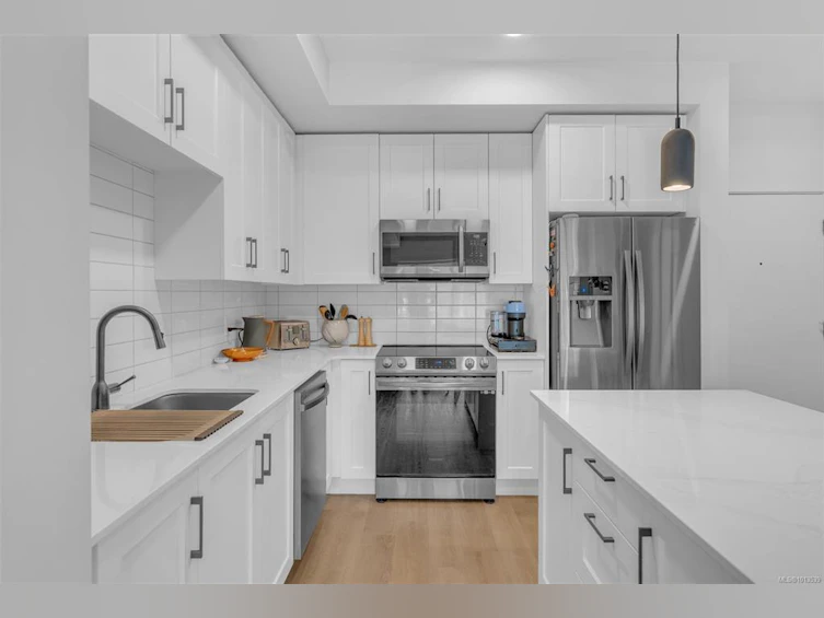 203-2465 Gateway Road, Langford, BC, V9B 6R1 - 4