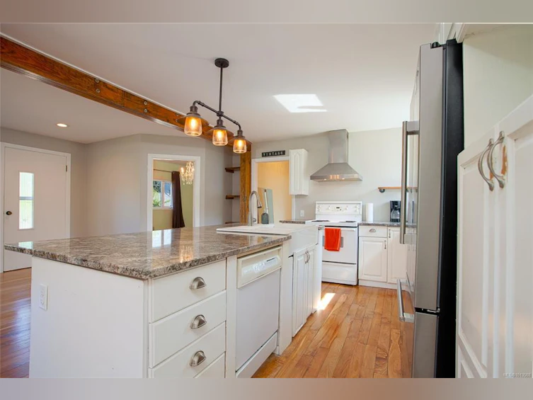 24 Hemlock Street, Lake Cowichan, BC, V0R 2G0 - 8