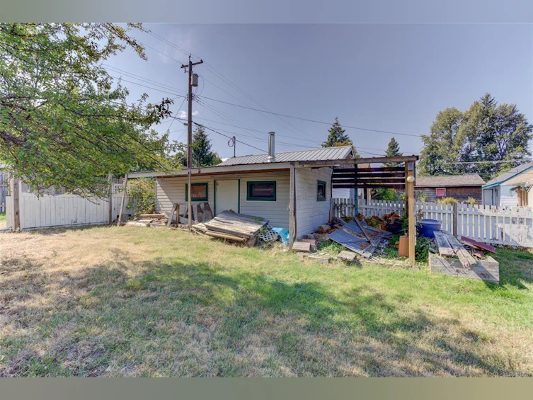 24 Hemlock Street, Lake Cowichan, BC, V0R 2G0 - 25