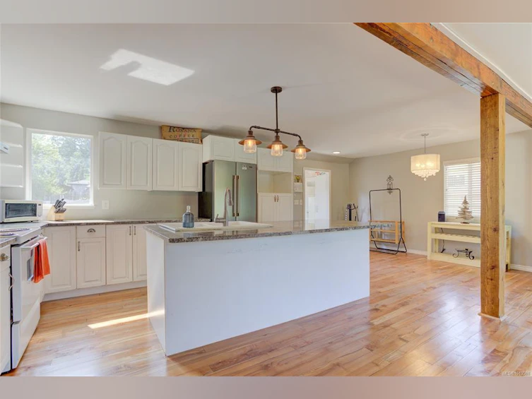 24 Hemlock Street, Lake Cowichan, BC, V0R 2G0 - 9