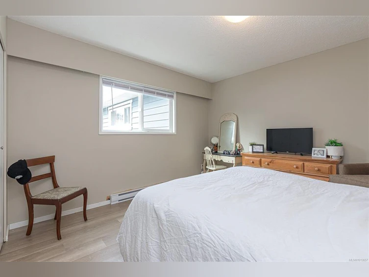 2189A &2189B Amelia Avenue, Sidney, BC, V8L 2H5 - 26