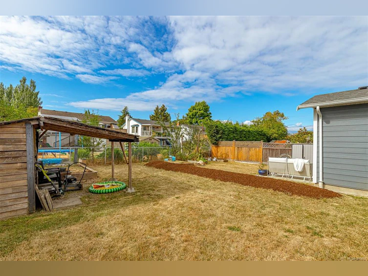 2189A &2189B Amelia Avenue, Sidney, BC, V8L 2H5 - 31