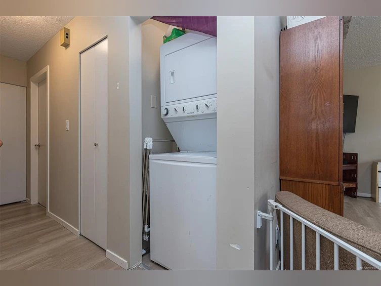 2189A &2189B Amelia Avenue, Sidney, BC, V8L 2H5 - 35