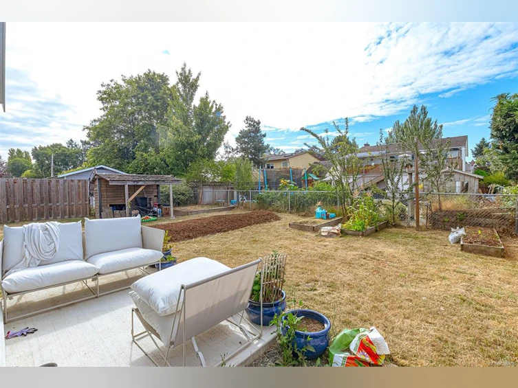 2189A &2189B Amelia Avenue, Sidney, BC, V8L 2H5 - 10