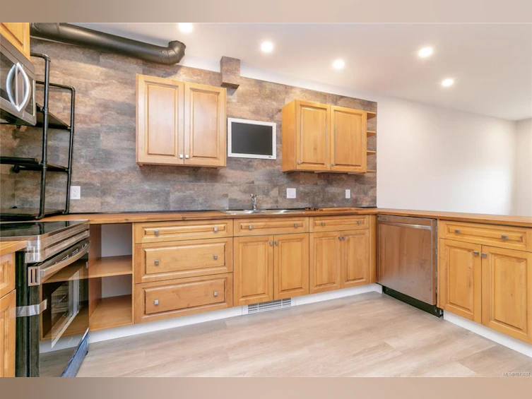 2189A &2189B Amelia Avenue, Sidney, BC, V8L 2H5 - 3