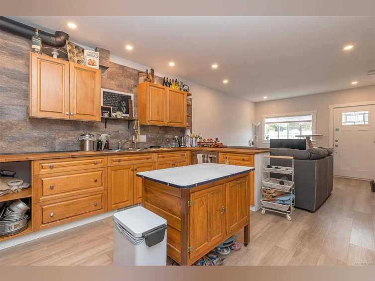2189A &2189B Amelia Avenue, Sidney, BC, V8L 2H5 - 13