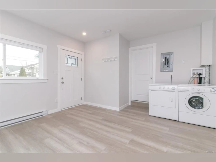 2189A &2189B Amelia Avenue, Sidney, BC, V8L 2H5 - 36