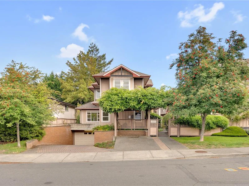 2260 Kinross Avenue, Oak Bay BC V8R 2N5