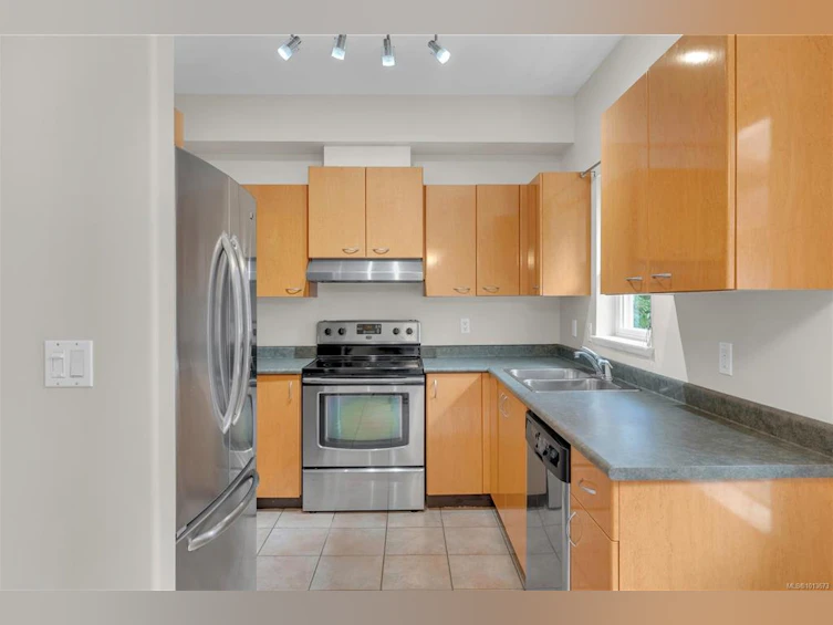 2260 Kinross Avenue, Oak Bay, BC, V8R 2N5 - 11
