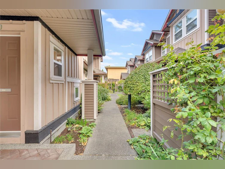 2260 Kinross Avenue, Oak Bay, BC, V8R 2N5 - 2