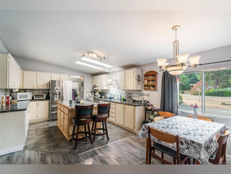 7442 Yake Road, Fanny Bay, BC, V0R 1W0 - 9