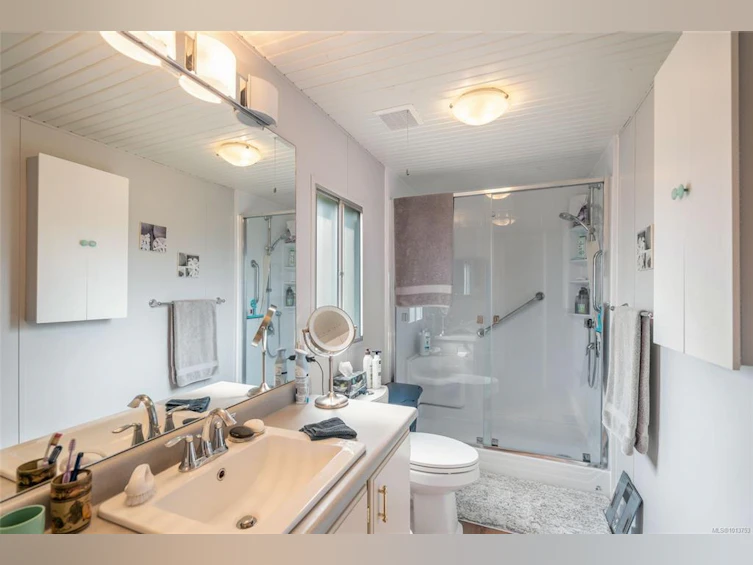 7442 Yake Road, Fanny Bay, BC, V0R 1W0 - 22