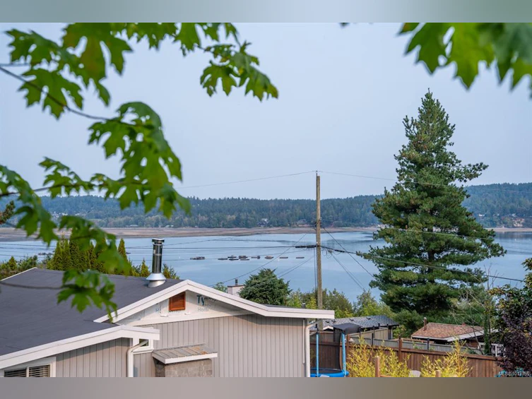 3010 Hillview Road, Nanaimo, BC, V0R 2H0 - 2