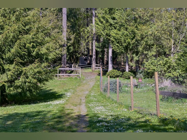 5790 Brookhill Road, Saanich, BC, V9E 2A5 - 11