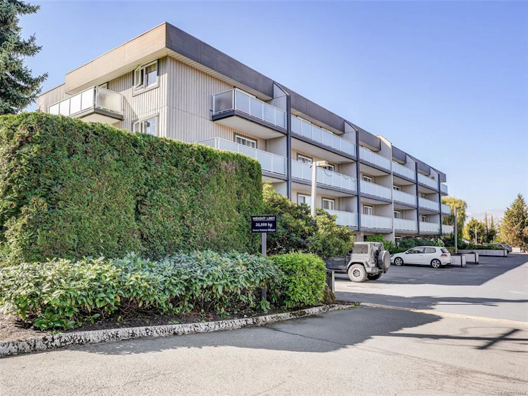 301-3240 Glasgow Avenue, Saanich, BC, V8S 3Z1 - 30