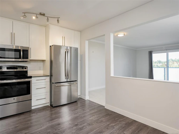 301-3240 Glasgow Avenue, Saanich, BC, V8S 3Z1 - 7