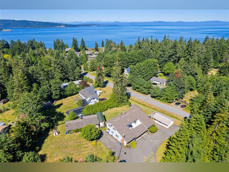 A & B-153 Bald Eagle Crescent, Bowser/Deep Bay, BC, V0R 1G0 - 2