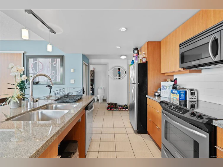 606-760 Johnson Street, Victoria, BC, V8W 1N1 - 10