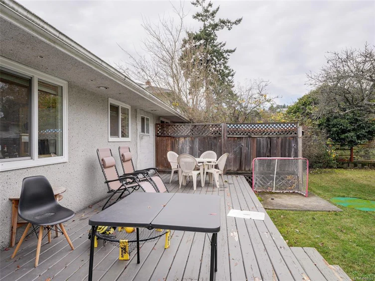 1660 Elm Street, Saanich, BC, V8P 2G4 - 22