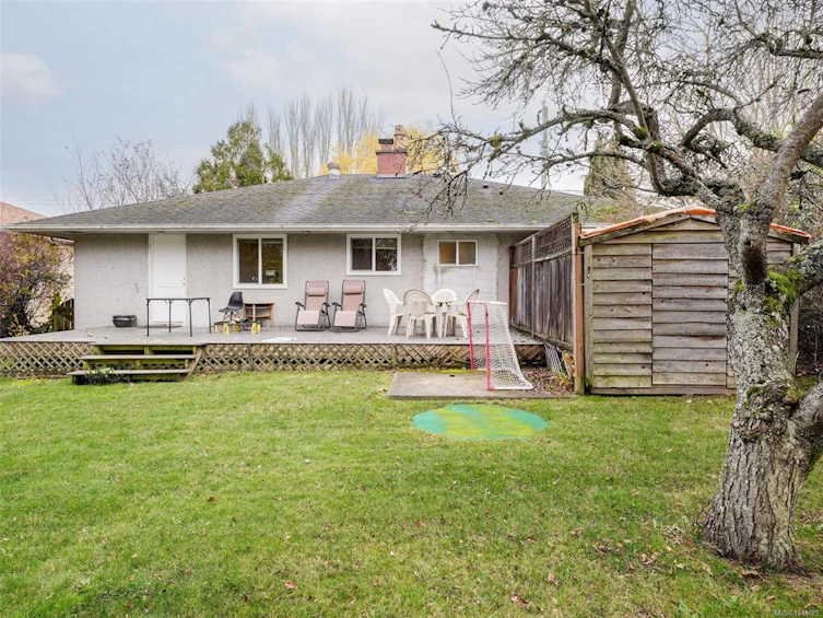 1660 Elm Street, Saanich, BC, V8P 2G4 - 25
